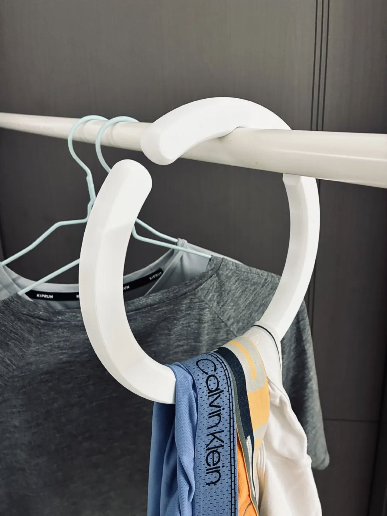 Circular hanger on a wardrobe rod