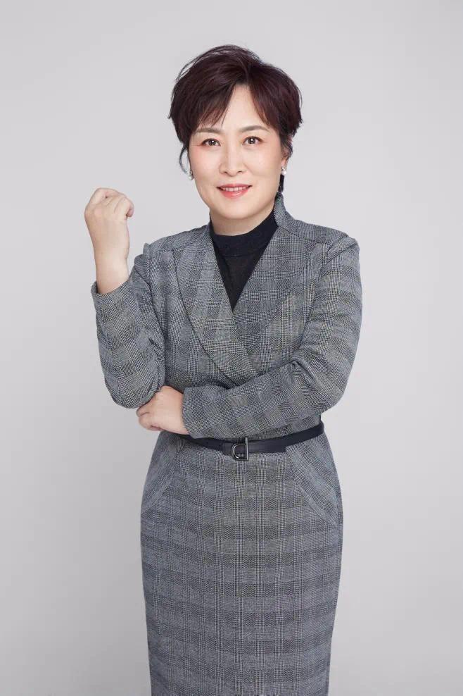 中国公益律师李莹获颁法国开云基金会社会企业家奖