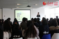 渣打举办“给我一个拥抱 关心艾滋”冬令营