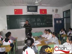 红丝带行动进泸化校园 预防艾滋病从学生抓起
