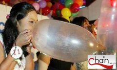 泰国安全套小姐大PK 增强防范艾滋病意识