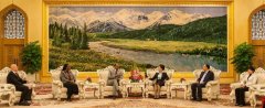 联合国艾滋病规划署执行主任西迪贝会见彭丽媛