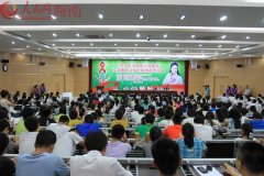 海南举办艾滋病防治知识高校现场宣传活动
