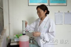 飘扬的红丝带——记开县“身边好人”邵周平