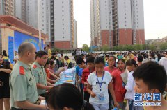广西东兴边检站预防艾滋病宣传进校园