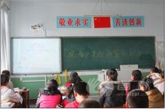 蛟河市二中组织学生观看“预防艾滋”宣传片