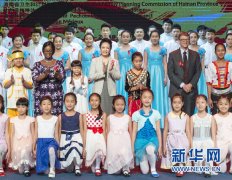 彭丽媛出席＂艾滋病／结核病防治宣传校园行＂