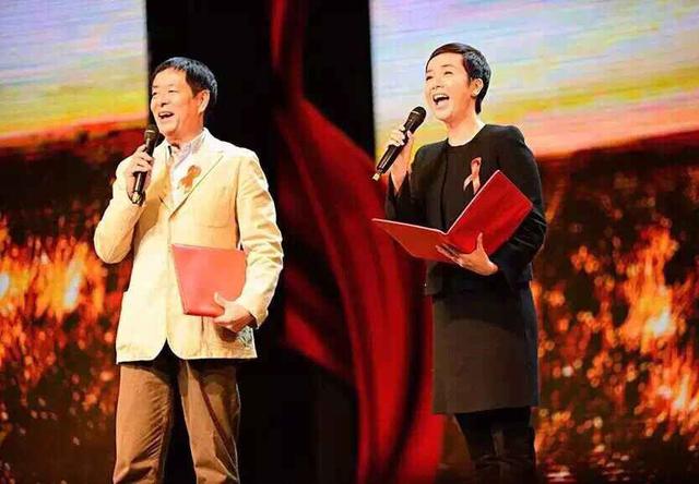 蒋雯丽呼吁合力抗艾 助力世界艾滋病日校园行