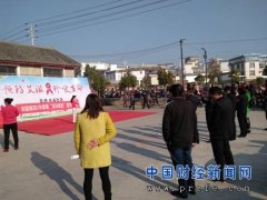 昌宁防艾宣传 舞动红丝带进社区